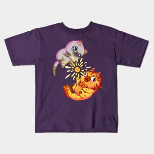 Unlikely friends that love oranges Kids T-Shirt